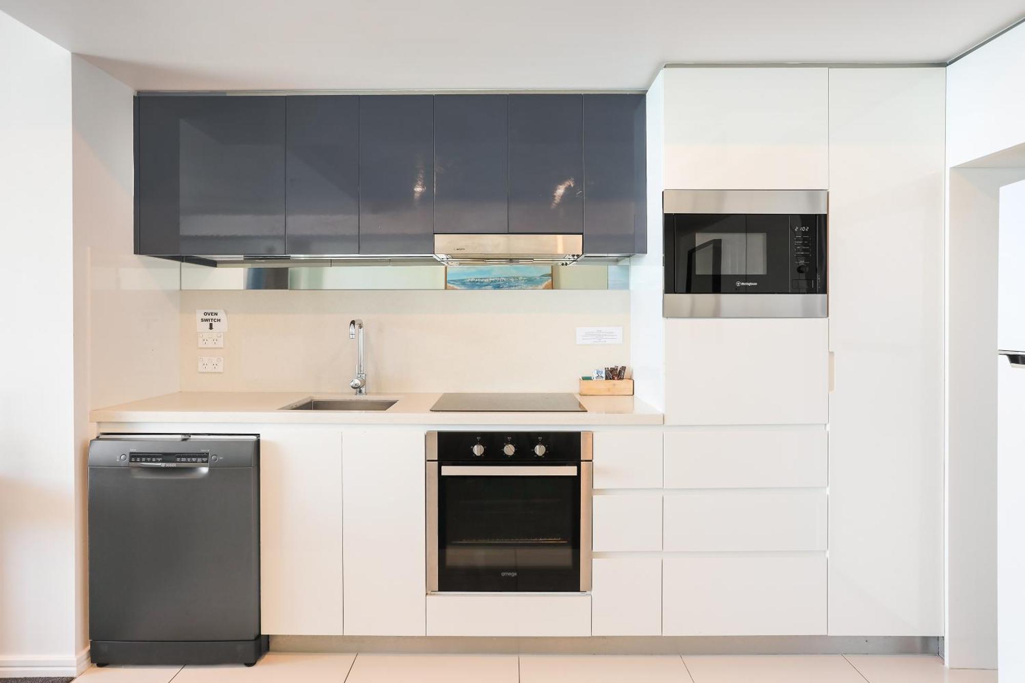 Apartment Number 1 H Residences - Wifi, Parking & By Holidays