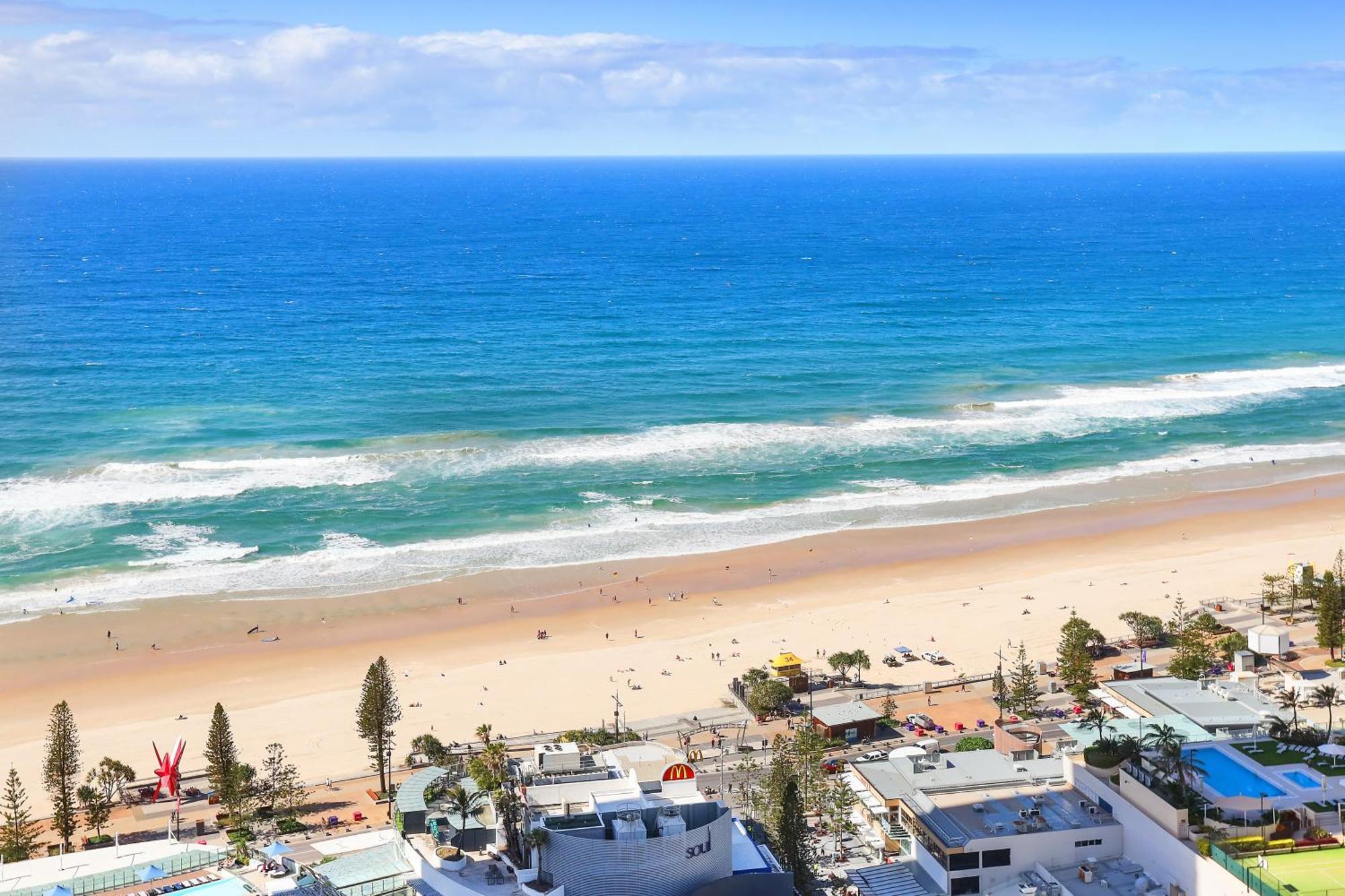 Number 1 H Residences - Wifi, Parking & By Holidays Apartment