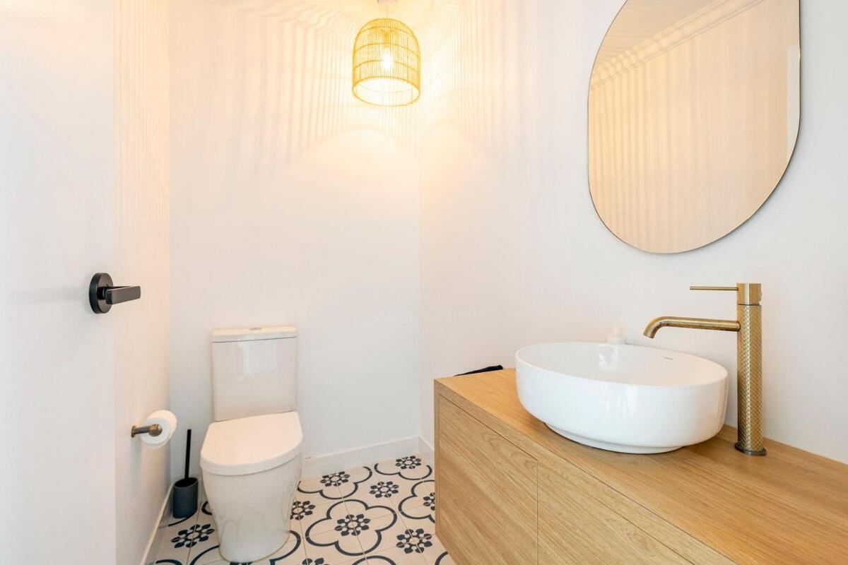 Chic Coastal Waterside Stunner! Holiday home *