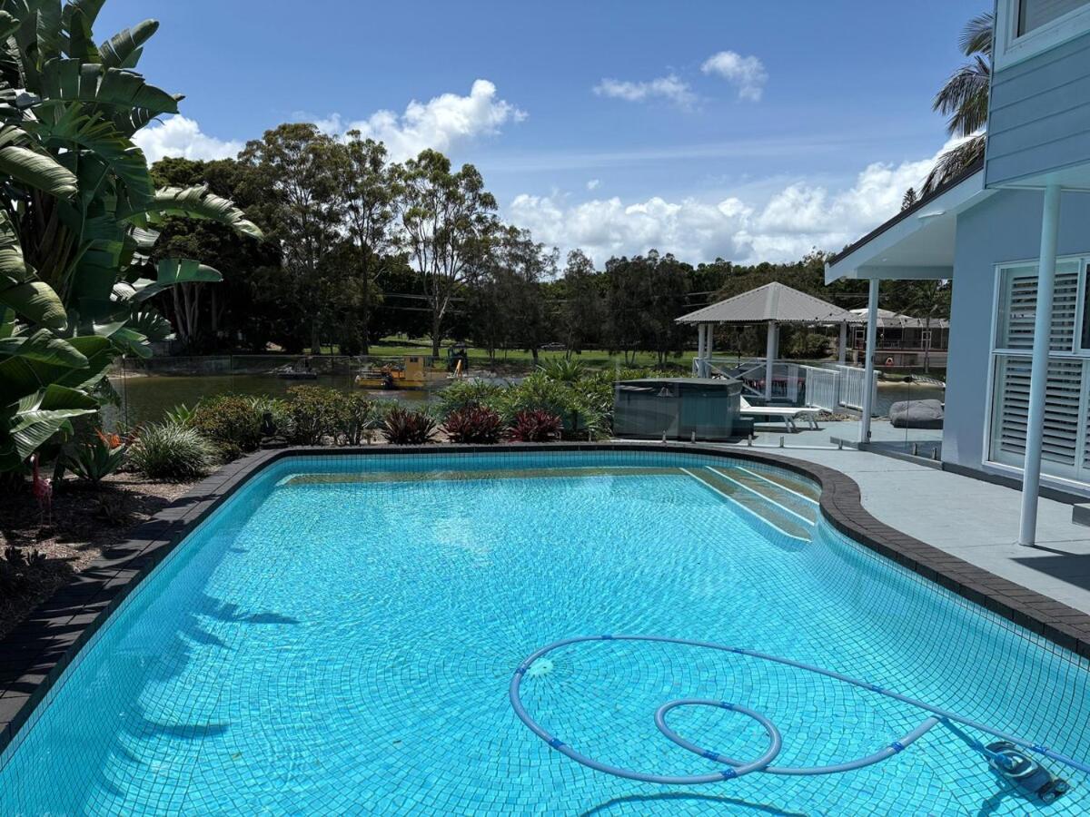 Chic Coastal Waterside Stunner! Gold Coast