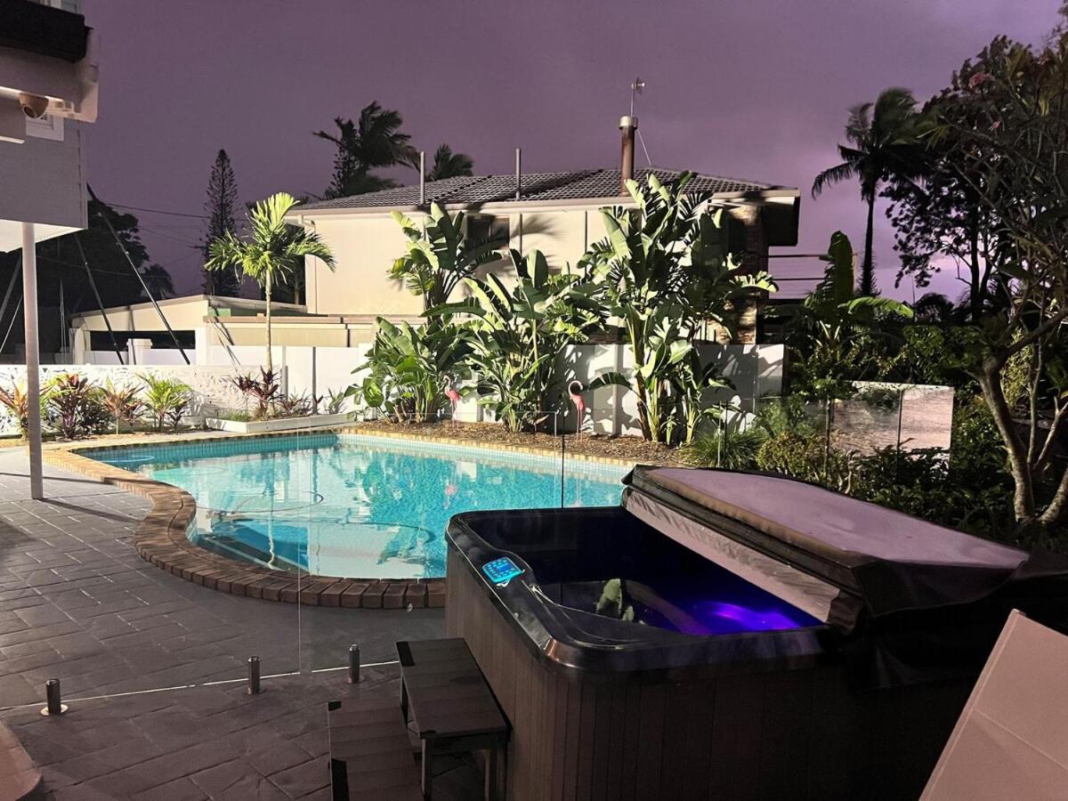 Chic Coastal Waterside Stunner! * Gold Coast