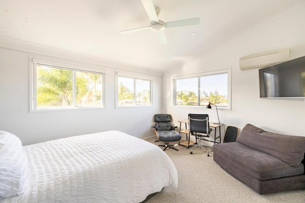 Chic Coastal Waterside Stunner! Holiday home