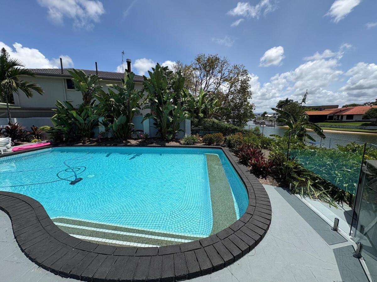 Chic Coastal Waterside Stunner! Holiday home *