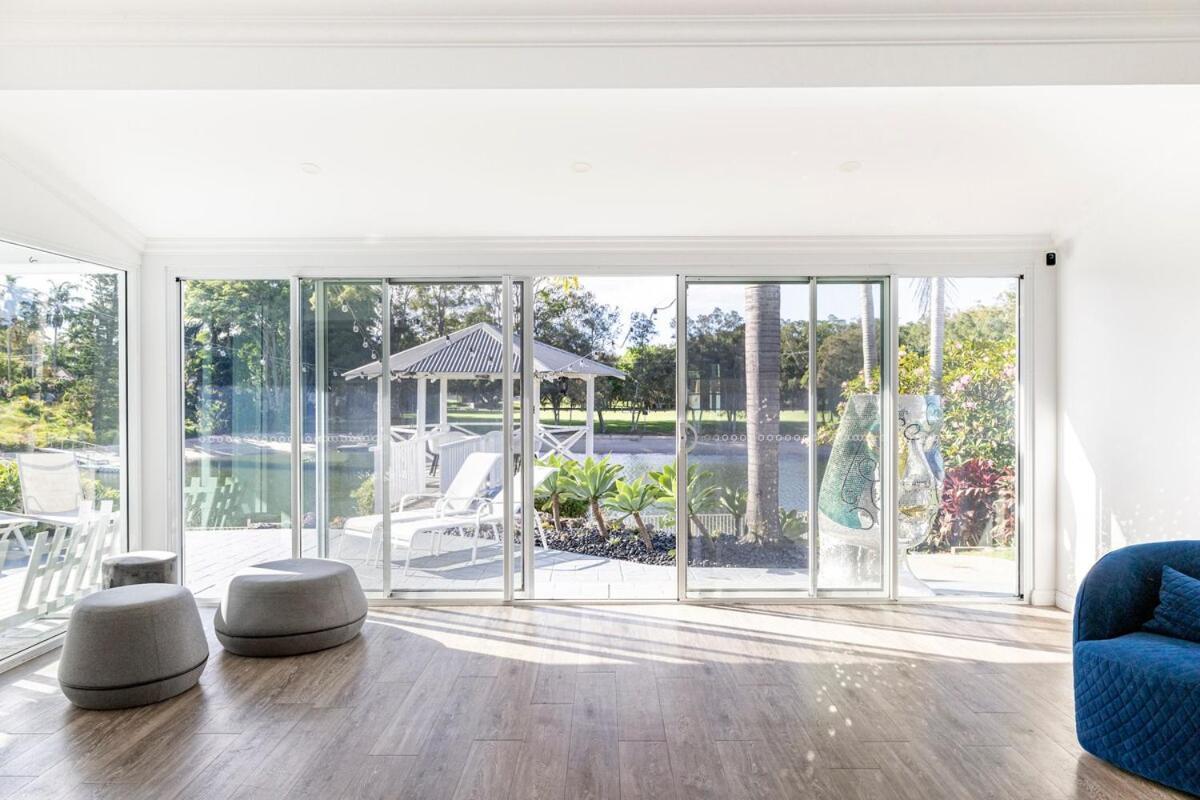 Chic Coastal Waterside Stunner! Holiday home