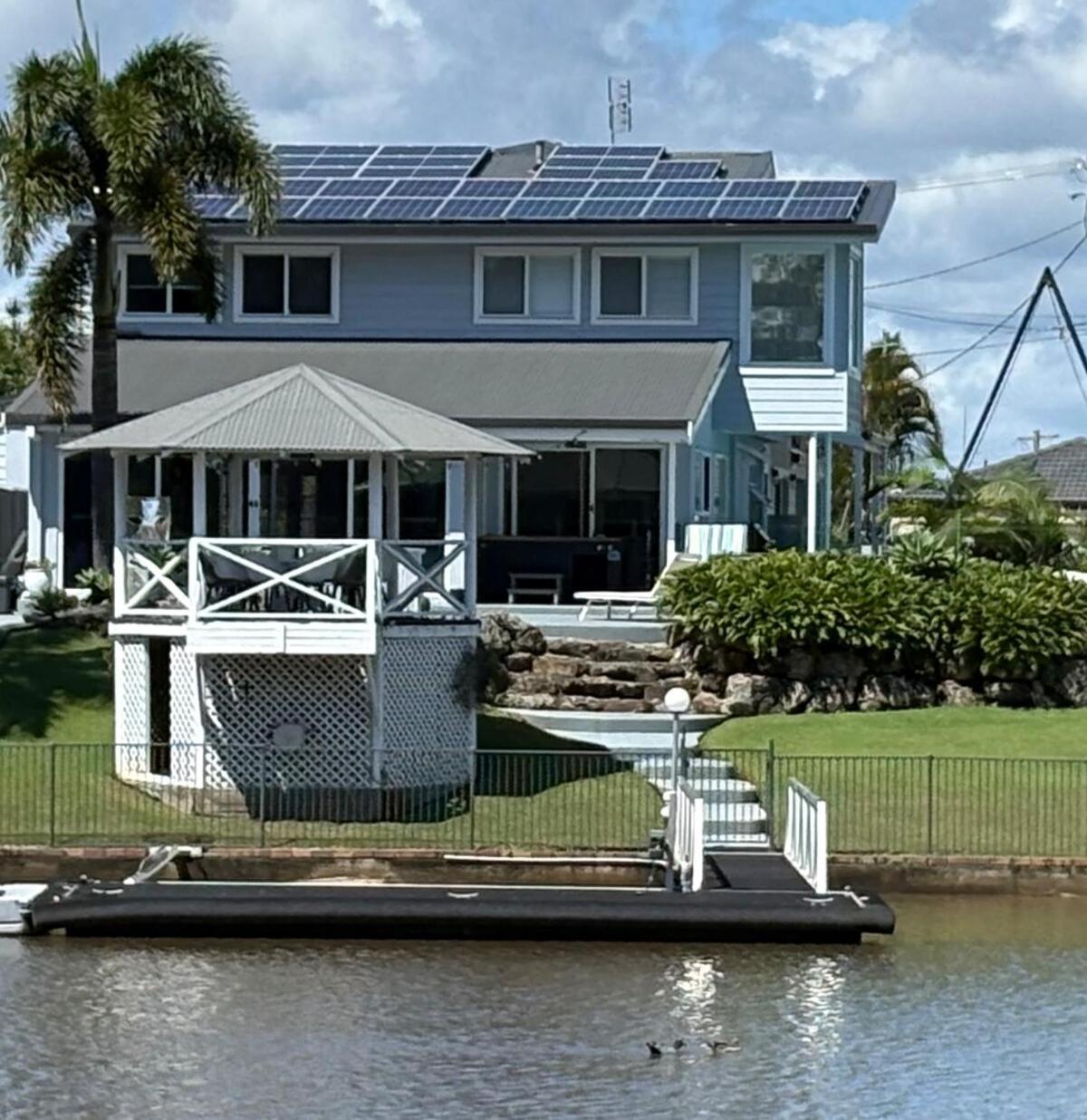 Chic Coastal Waterside Stunner! Gold Coast