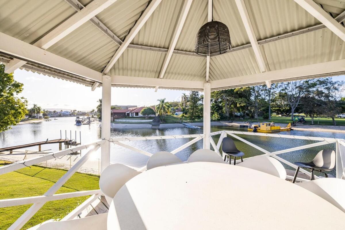 Holiday home Chic Coastal Waterside Stunner!