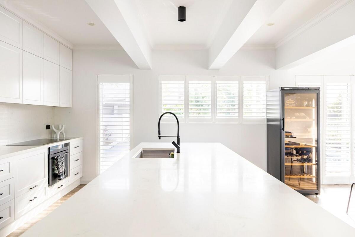 Holiday home Chic Coastal Waterside Stunner! Gold Coast