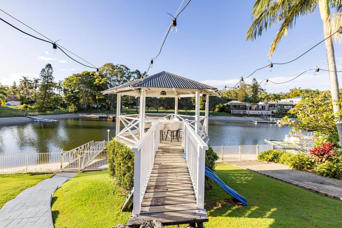 Chic Coastal Waterside Stunner! *