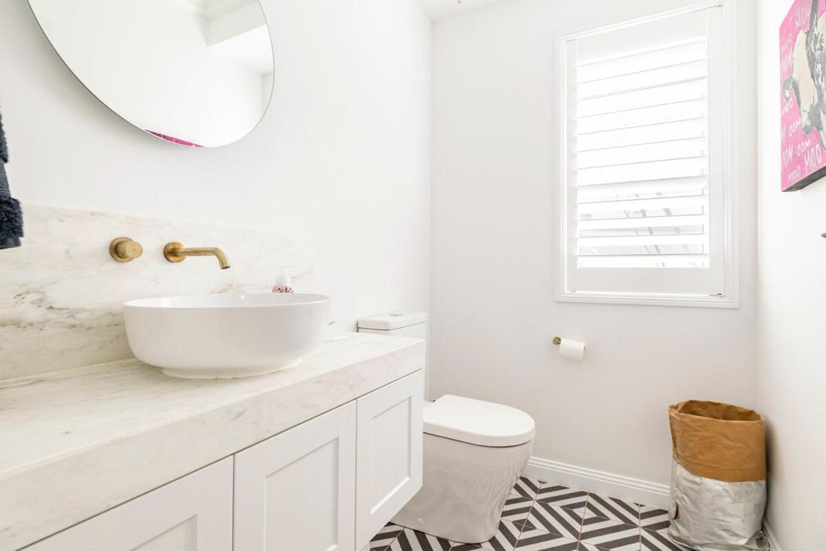 Holiday home Chic Coastal Waterside Stunner!