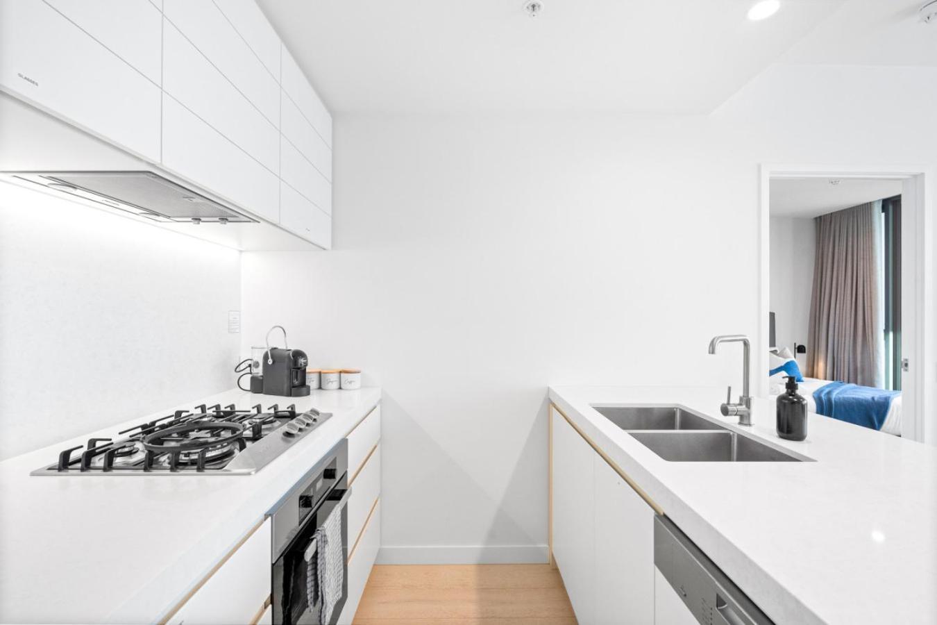 Apartment The Vista Coastline View 2br Unit In Signature Broadbeach With Parking And Pool *