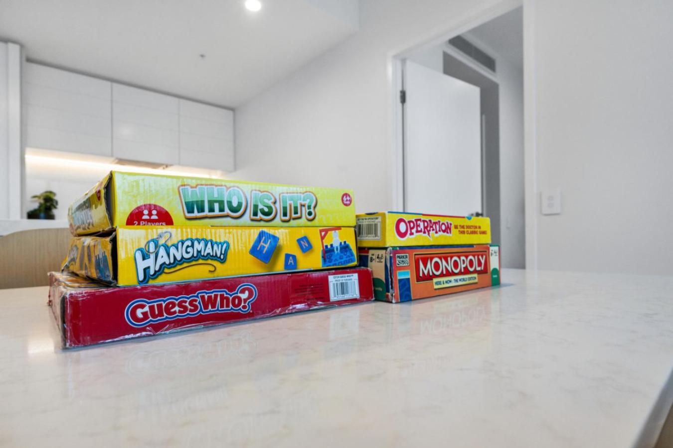 The Vista Coastline View 2br Unit In Signature Broadbeach With Parking And Pool Gold Coast