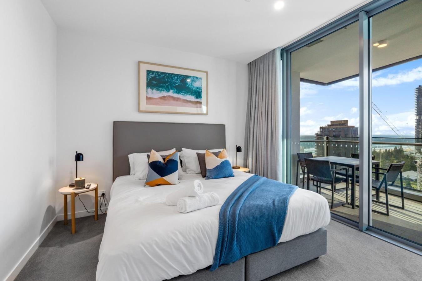 The Vista Coastline View 2br Unit In Signature Broadbeach With Parking And Pool * Gold Coast