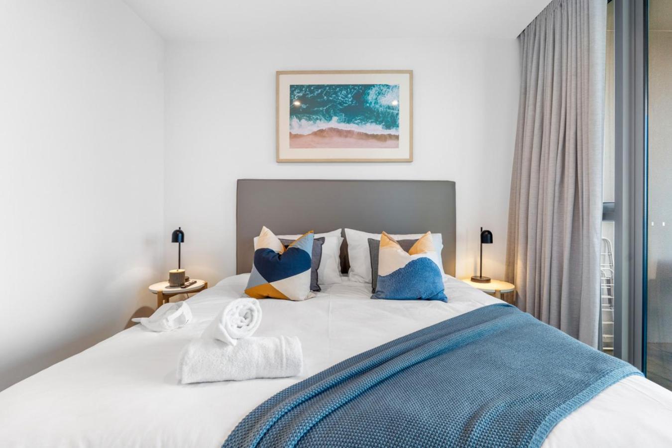 The Vista Coastline View 2br Unit In Signature Broadbeach With Parking And Pool * Gold Coast