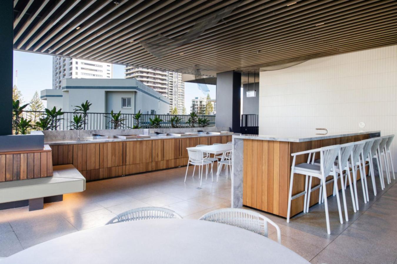 The Vista Coastline View 2br Unit In Signature Broadbeach With Parking And Pool * Gold Coast