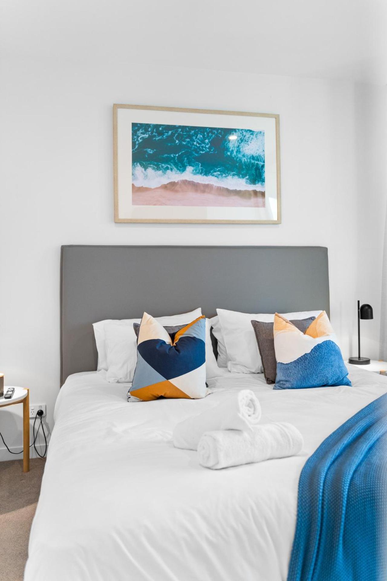 The Vista Coastline View 2br Unit In Signature Broadbeach With Parking And Pool Apartment