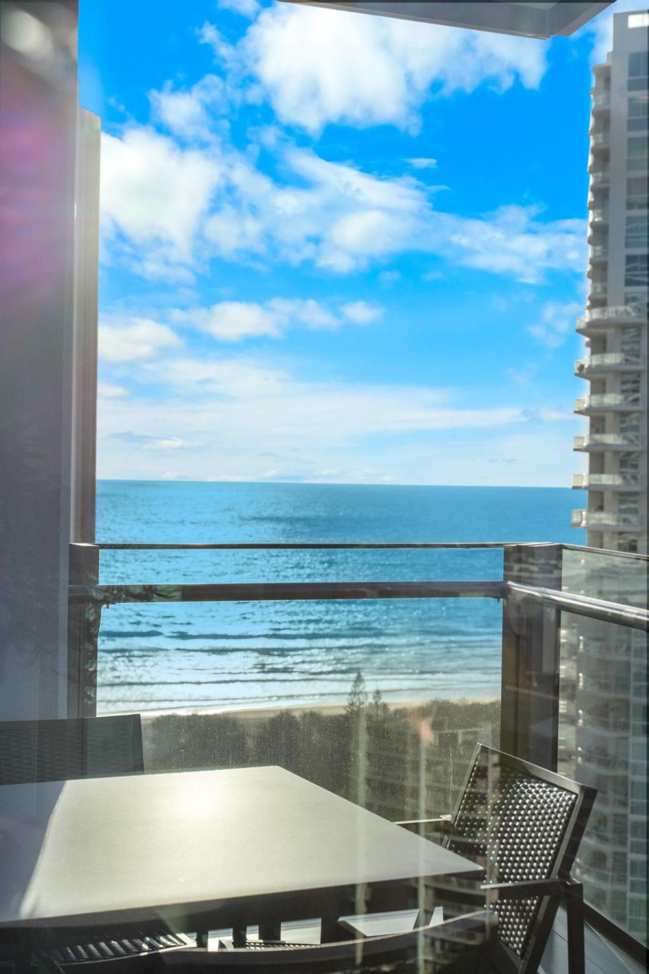 The Vista Coastline View 2br Unit In Signature Broadbeach With Parking And Pool * Gold Coast