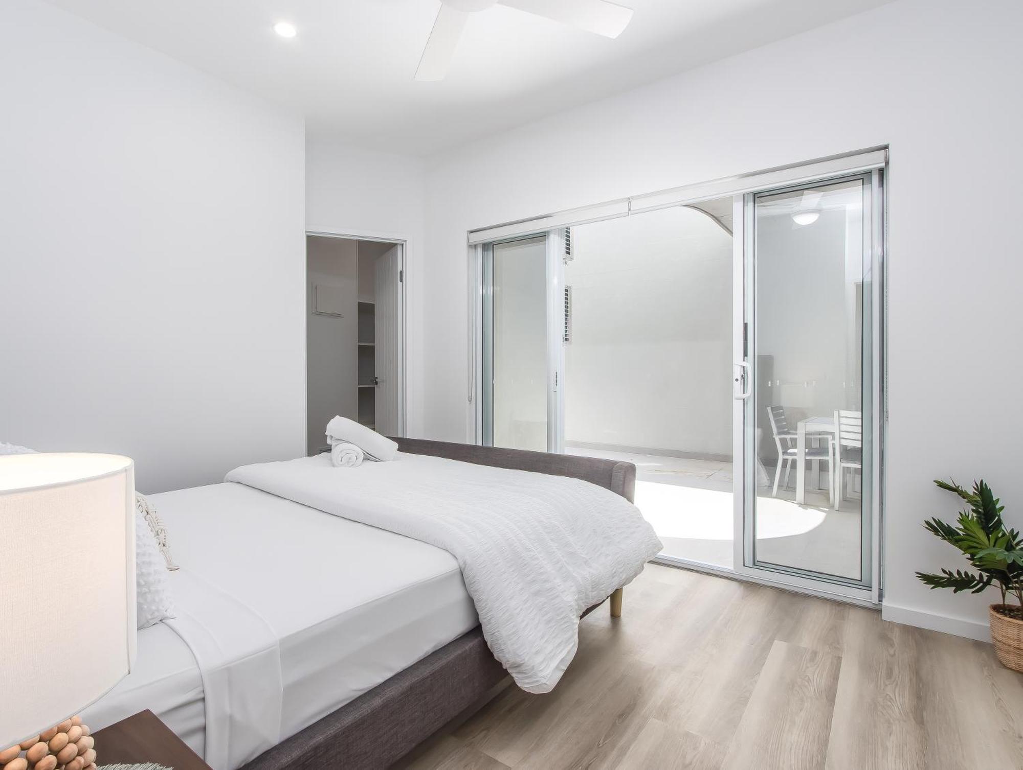 Apartment The Laneway By Burleigh Letting Company *