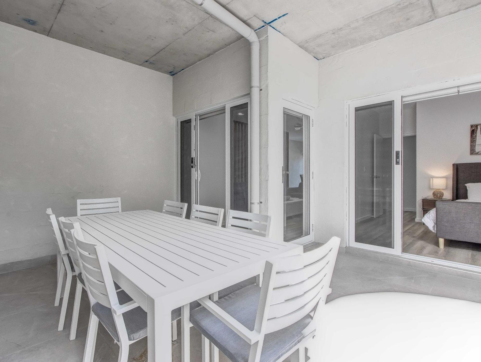 Apartment The Laneway By Burleigh Letting Company *
