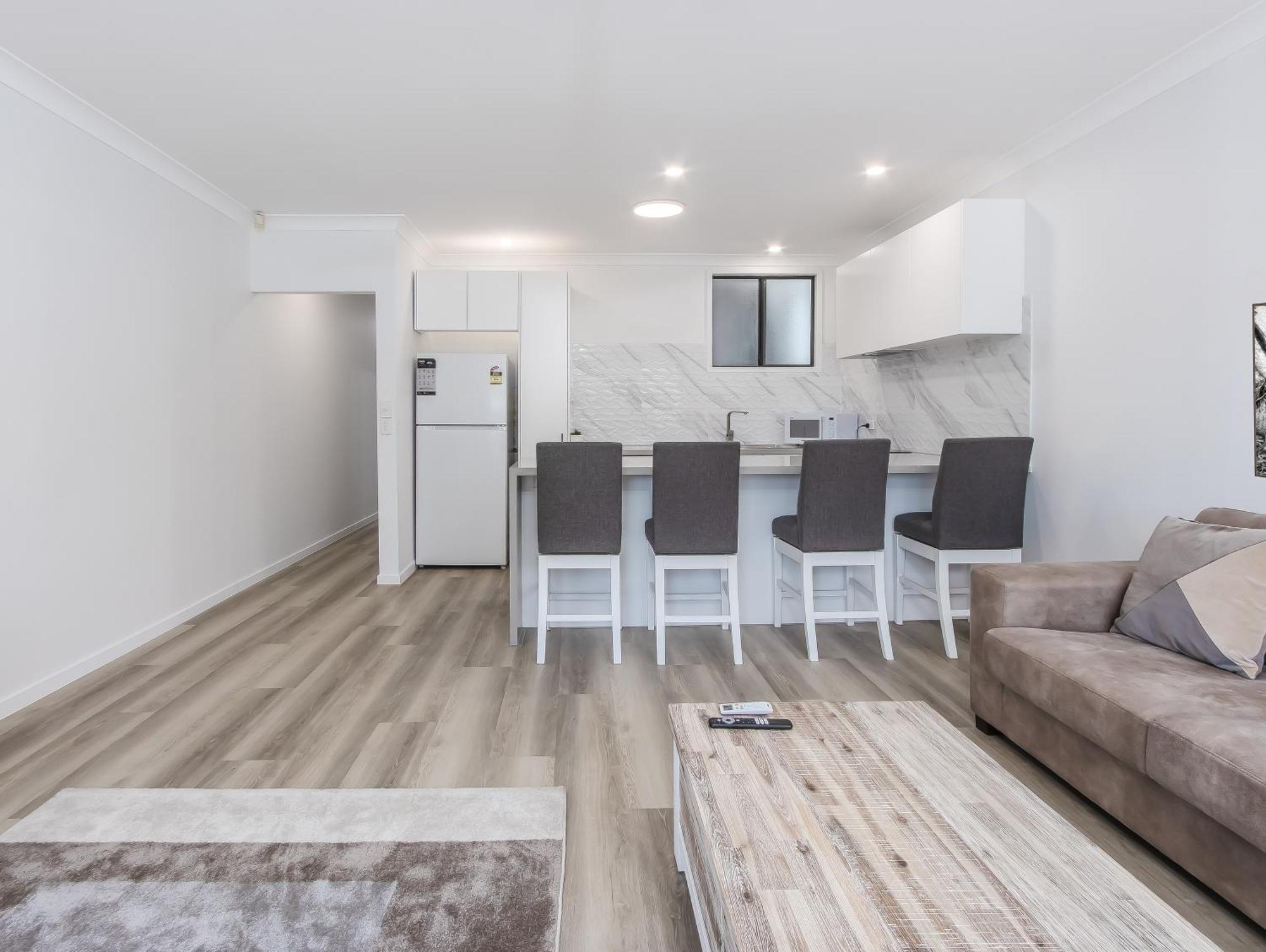 Apartment The Laneway By Burleigh Letting Company