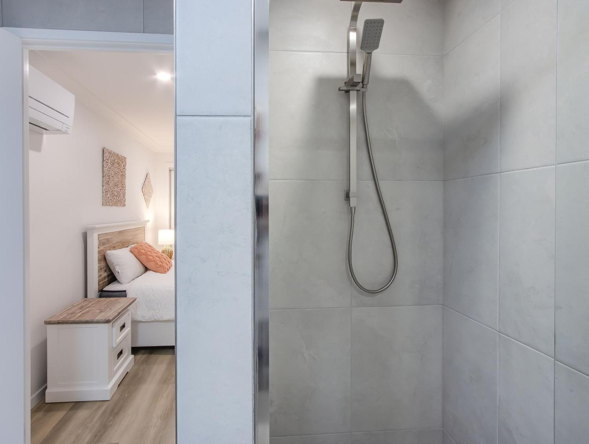Apartment The Laneway By Burleigh Letting Company