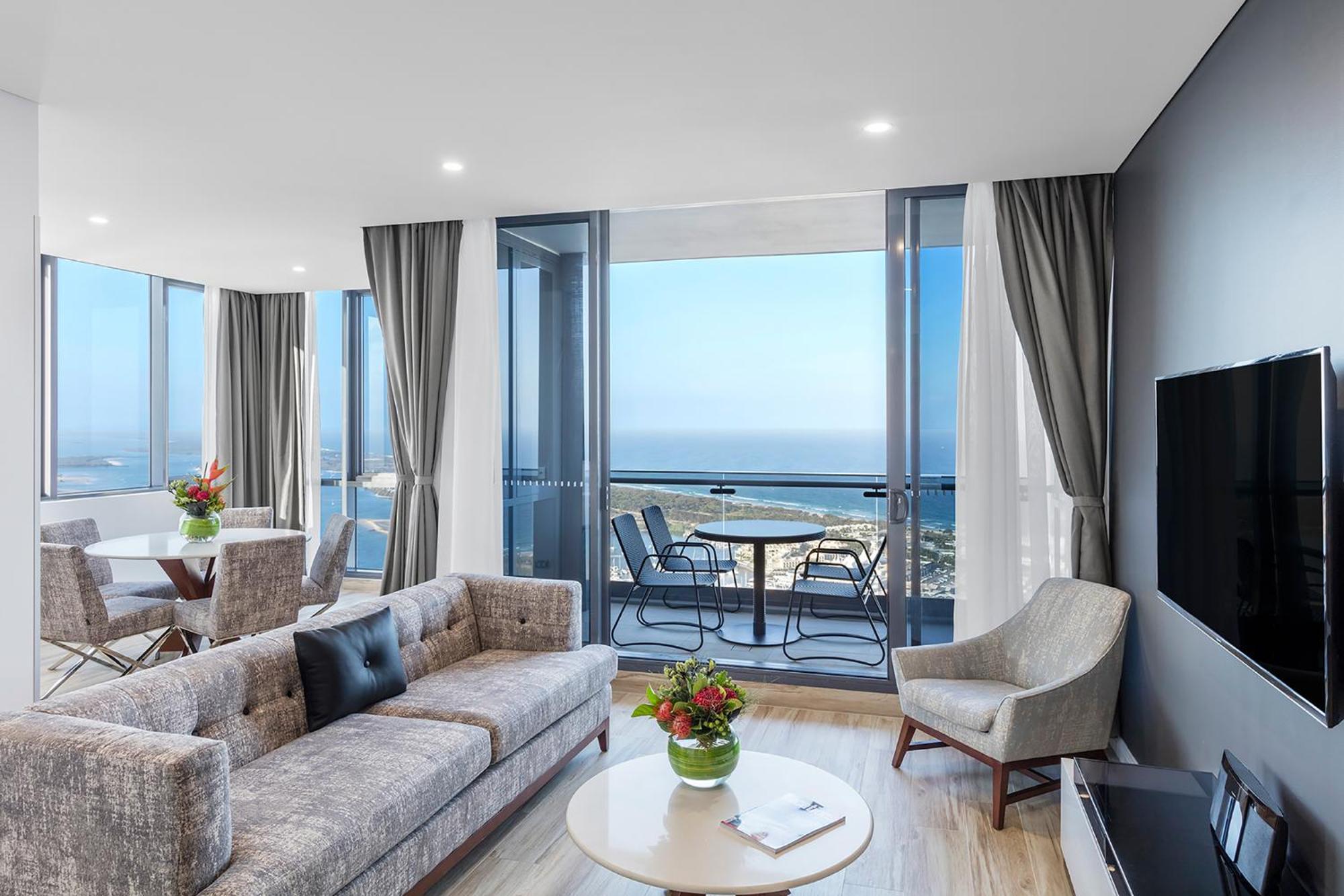 Hotel Meriton Southport 5*