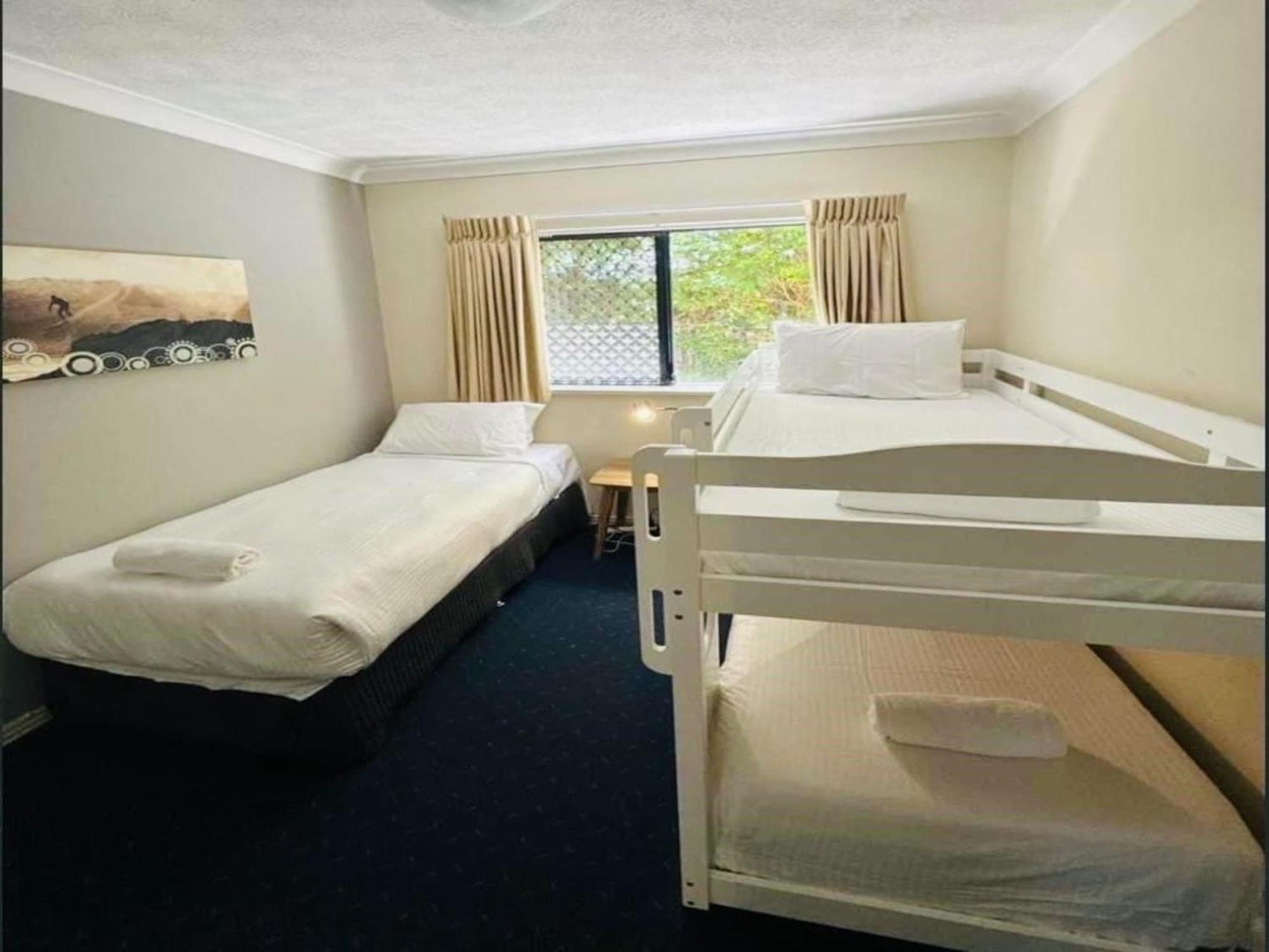 2-bed Family Haven With Pools Bbq & Playgrounds