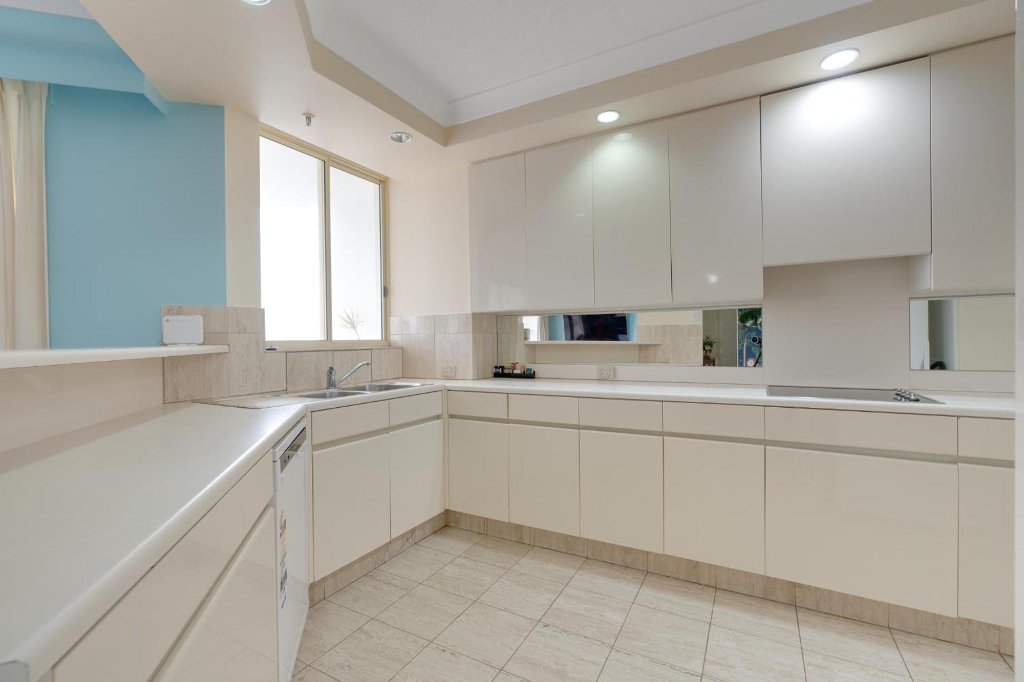 Stylish 1br Beachside Escape - Heart Of * Gold Coast