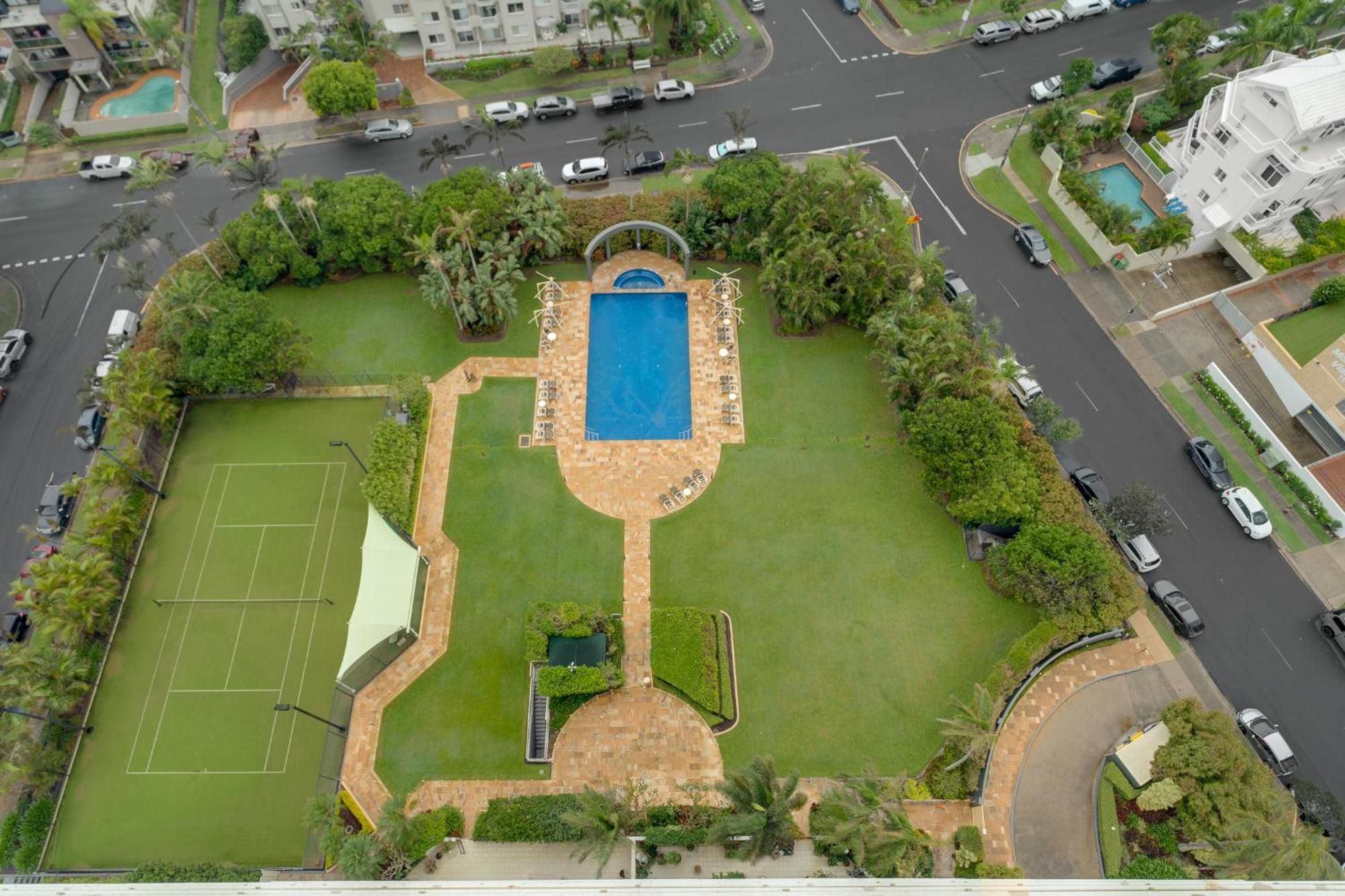 Stylish 1br Beachside Escape - Heart Of Apartment *