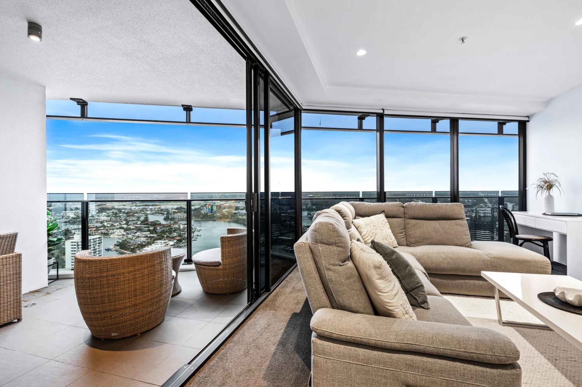 Two Bedroom Self Contained - Circle On Cavill - Privately Managed Gold Coast