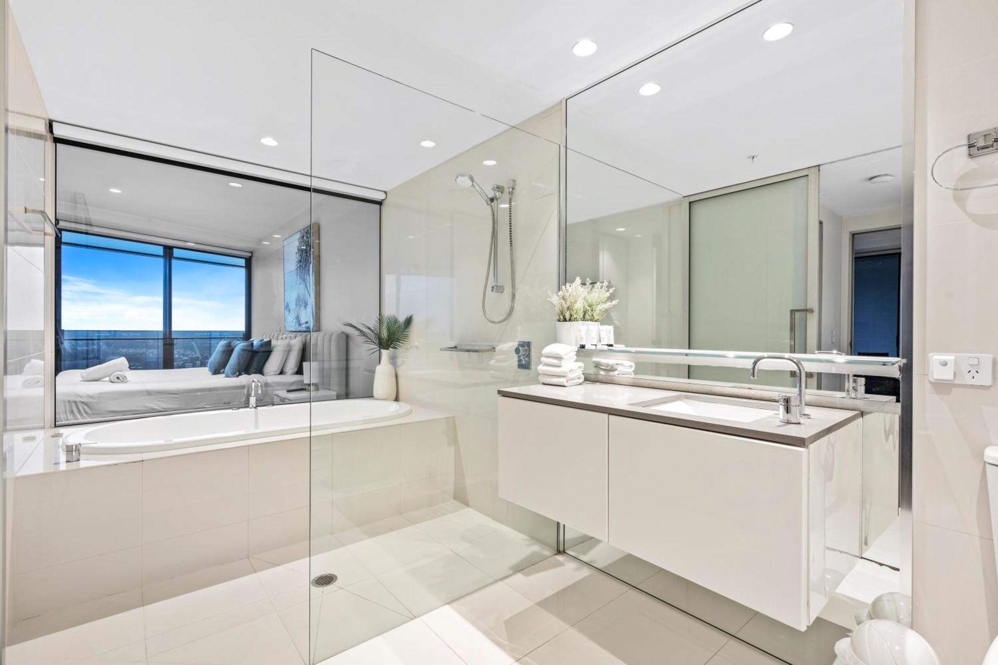 Two Bedroom Self Contained - Circle On Cavill - Privately Managed Apartment Gold Coast