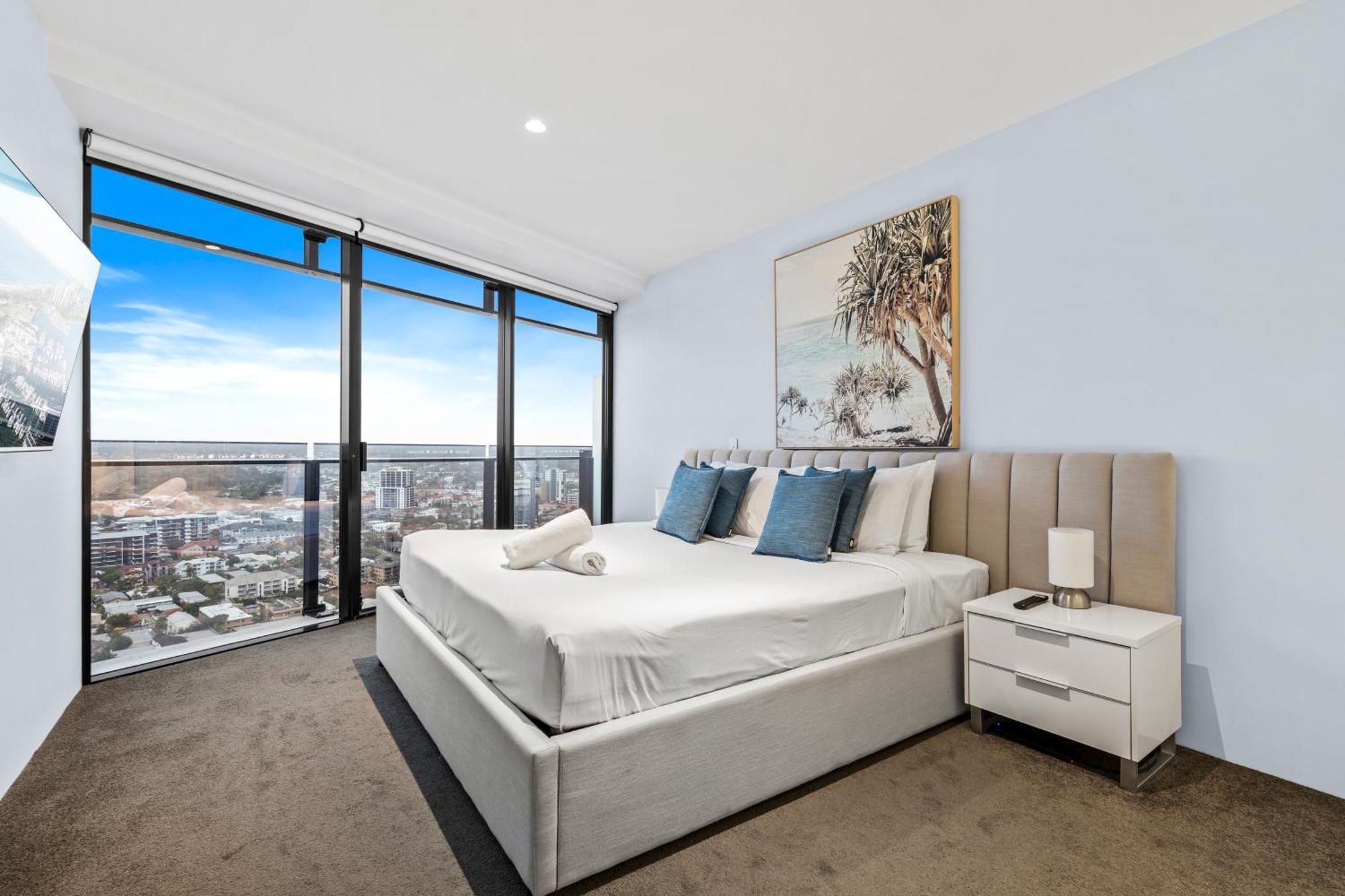 Two Bedroom Self Contained - Circle On Cavill - Privately Managed Gold Coast