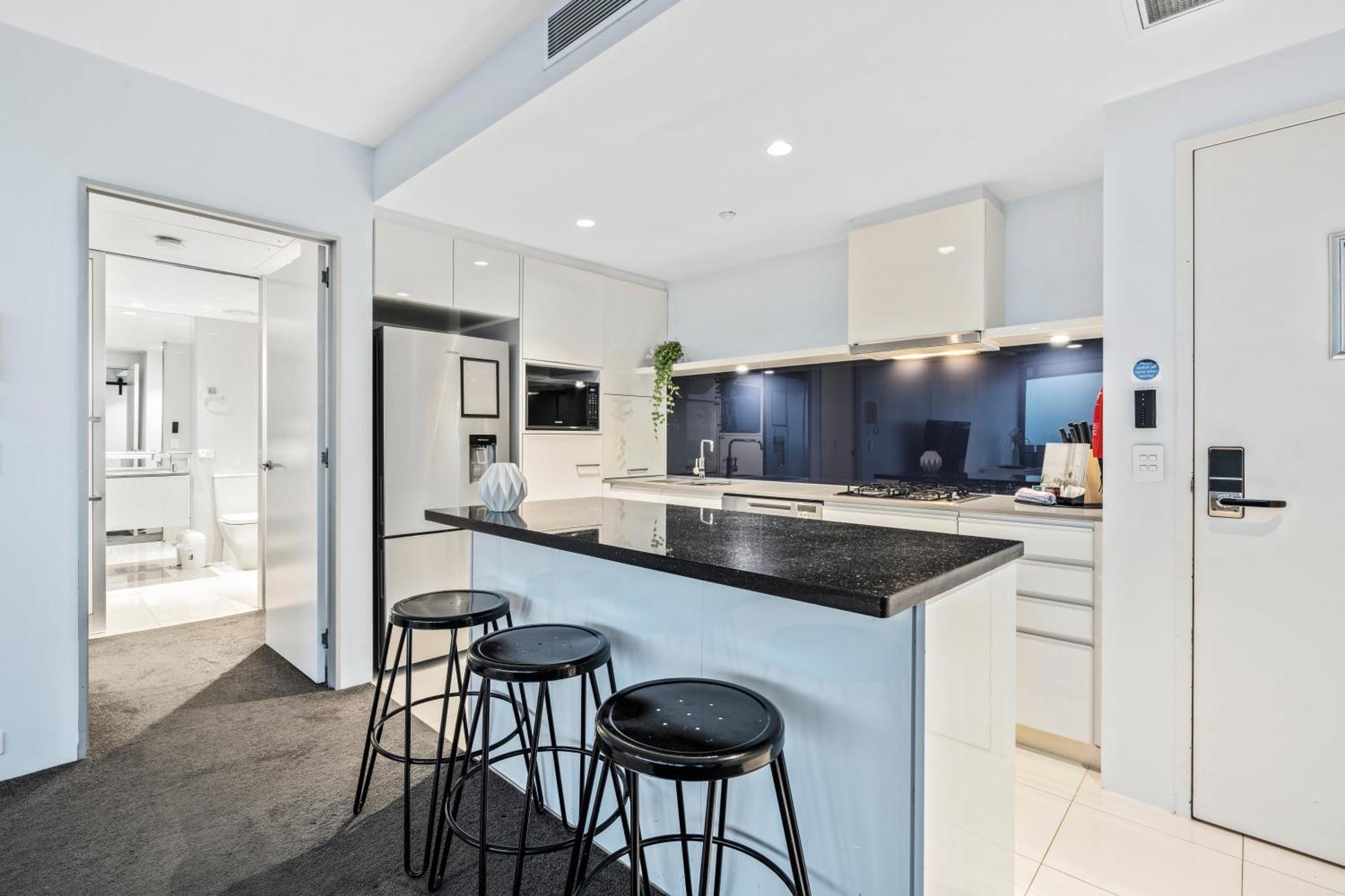 Apartment Two Bedroom Self Contained - Circle On Cavill - Privately Managed