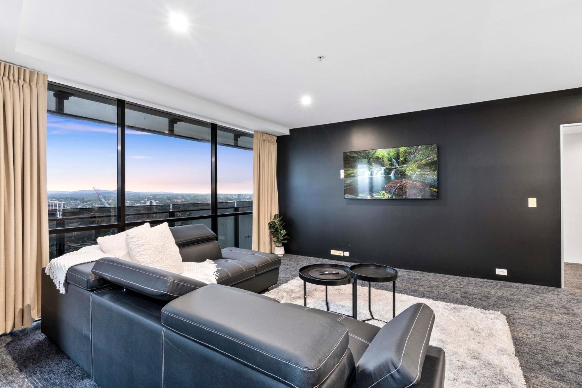 Two Bedroom Self Contained - Circle On Cavill - Privately Managed
