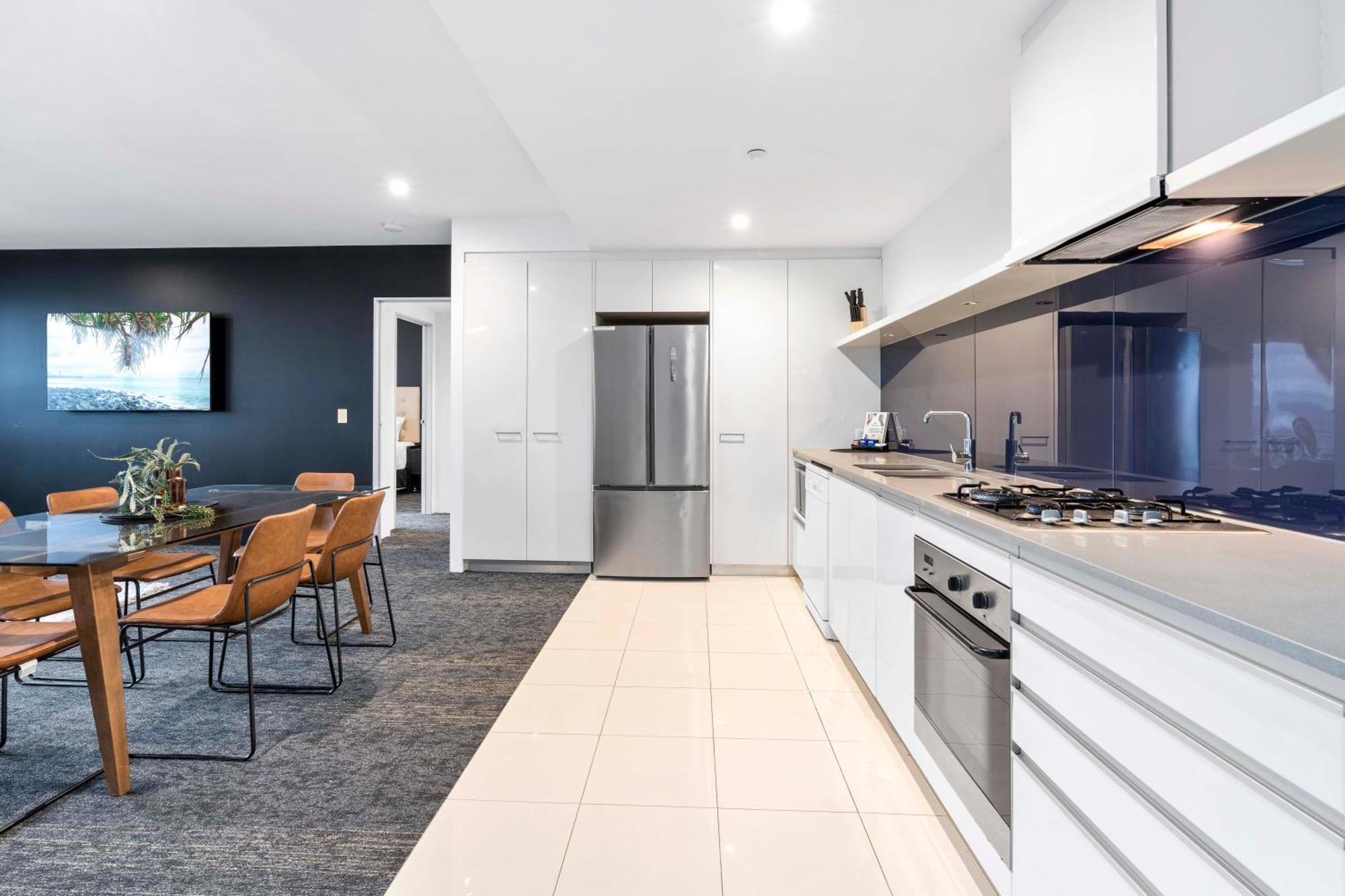 Two Bedroom Self Contained - Circle On Cavill - Privately Managed Apartment Gold Coast