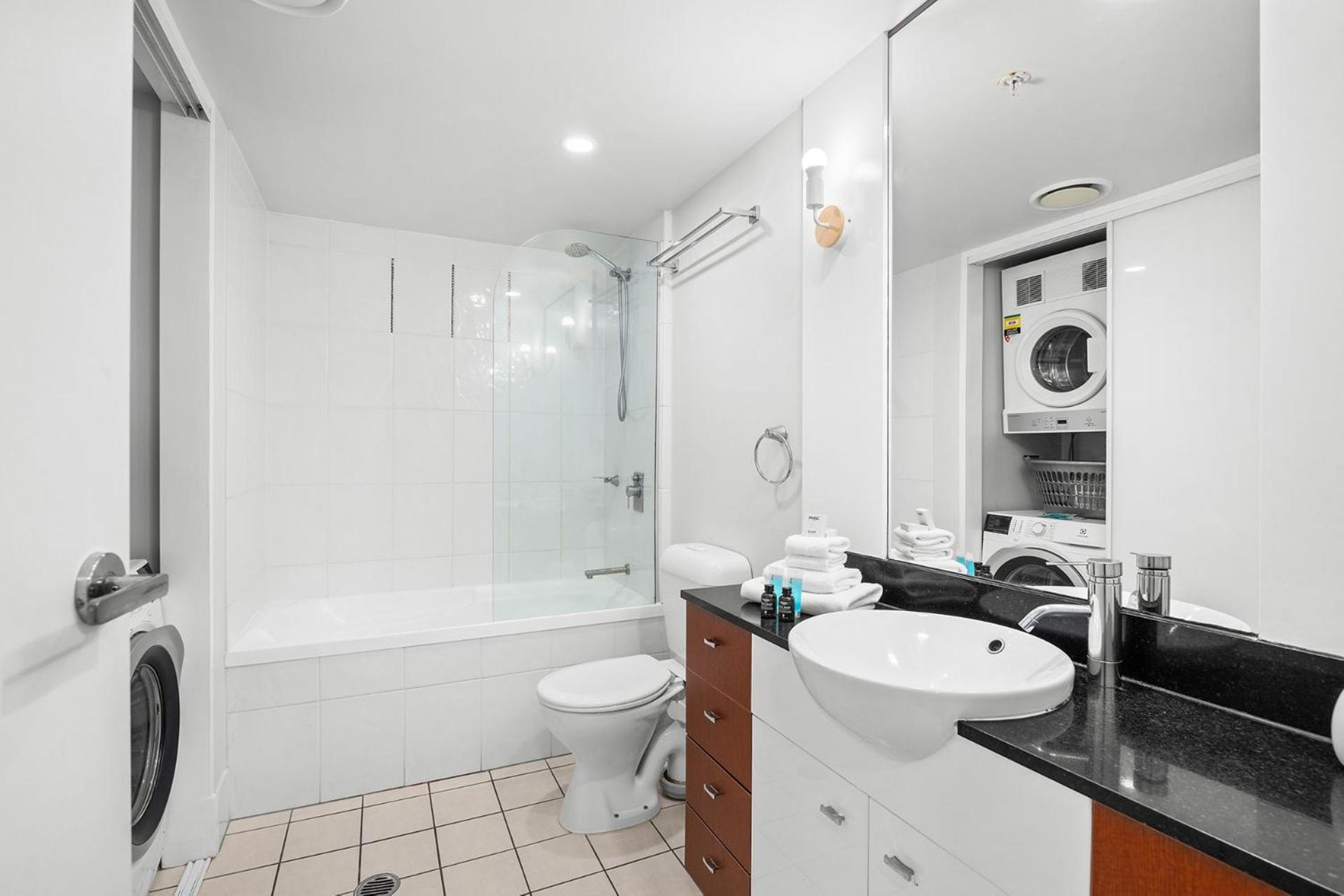 Deluxe 2 Bedroom Ocean And Hinterland Views *