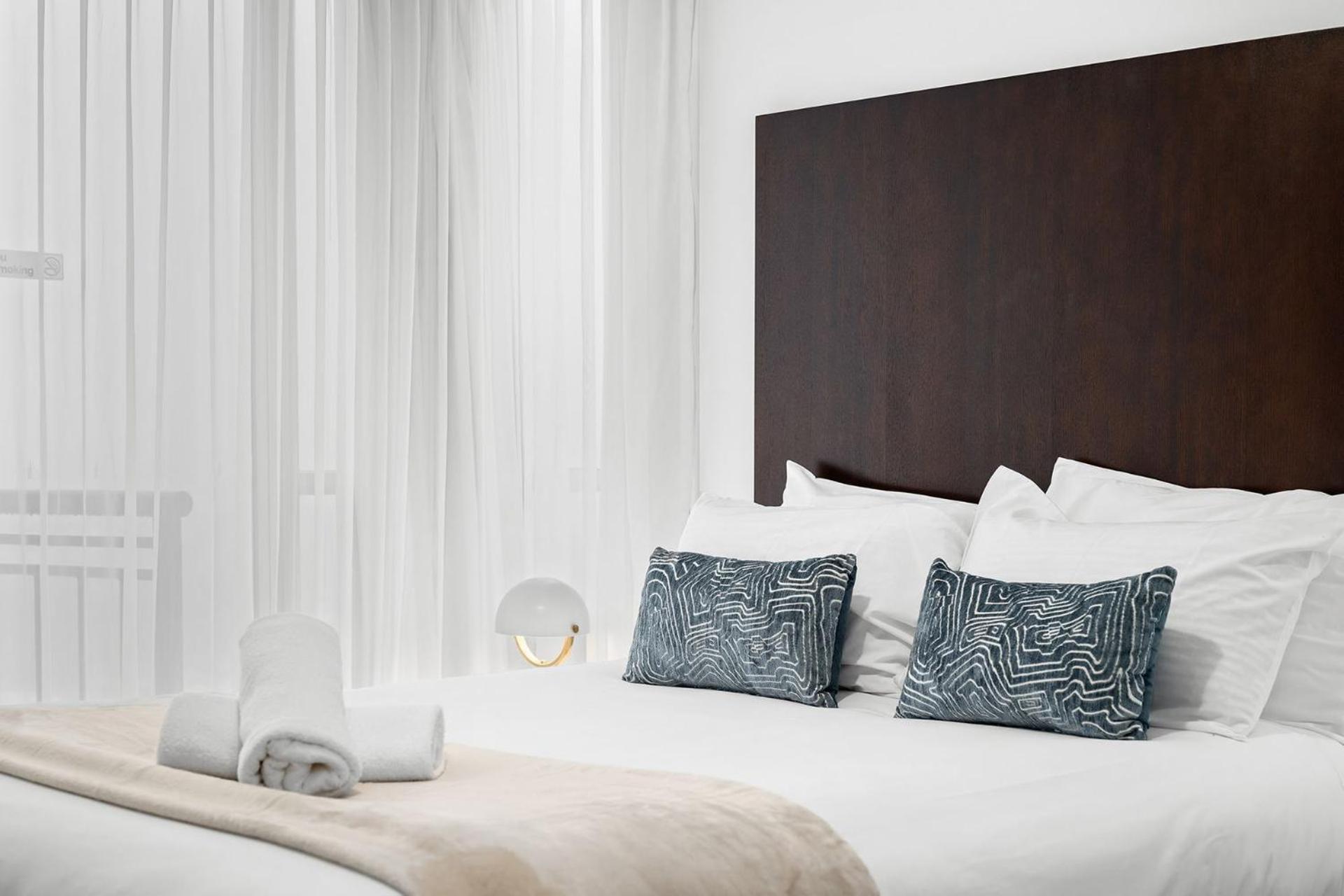 Deluxe 2 Bedroom Ocean And Hinterland Views Apartment Gold Coast