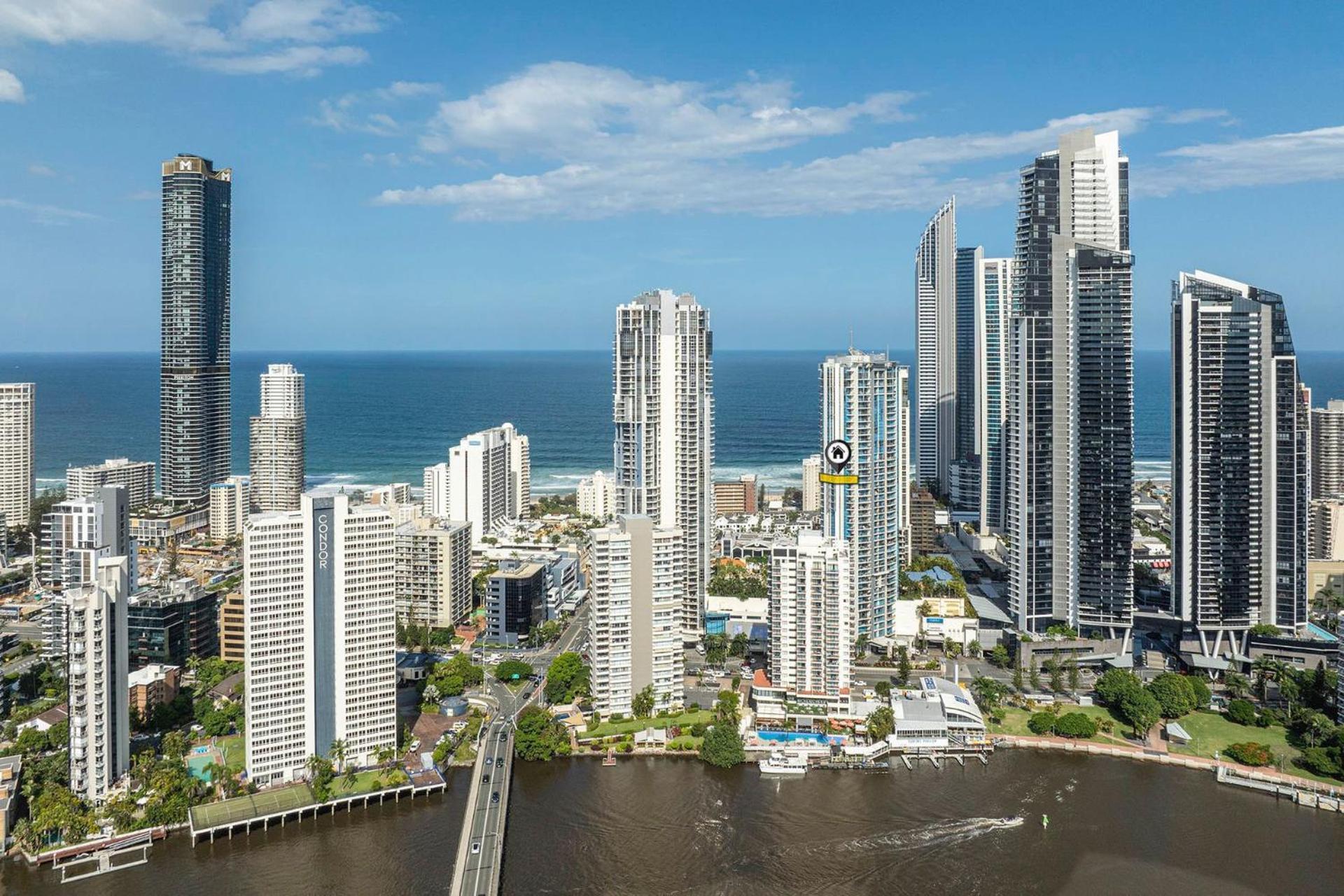Deluxe 2 Bedroom Ocean And Hinterland Views Apartment Gold Coast