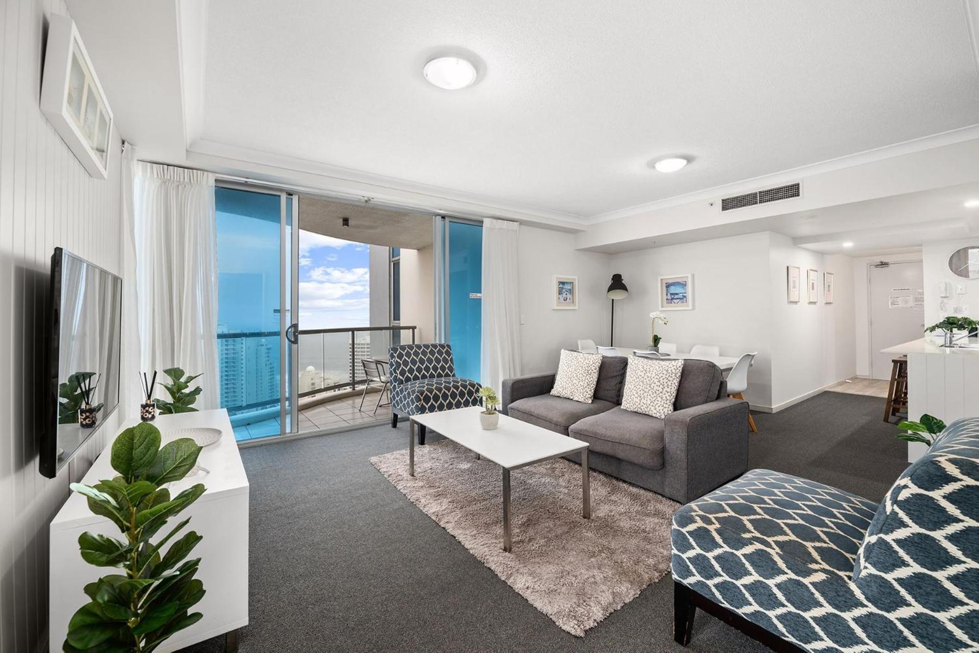 Deluxe 2 Bedroom Ocean And Hinterland Views Apartment Gold Coast