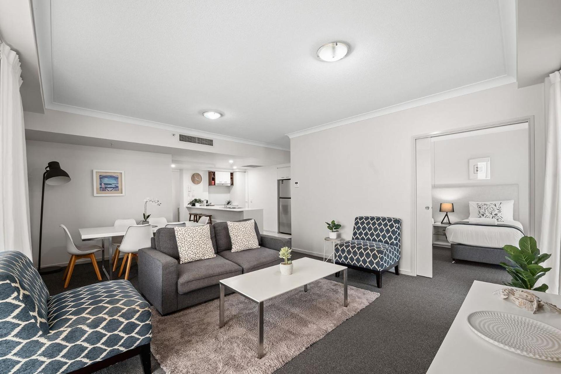 Apartment Deluxe 2 Bedroom Ocean And Hinterland Views Gold Coast