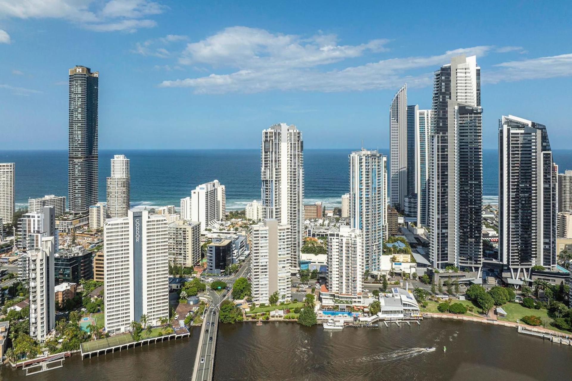 Deluxe 2 Bedroom Ocean And Hinterland Views Apartment