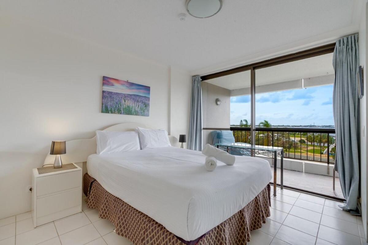 Apartment Coastal 2-bedroom Retreat With Pool & Tennis Court *