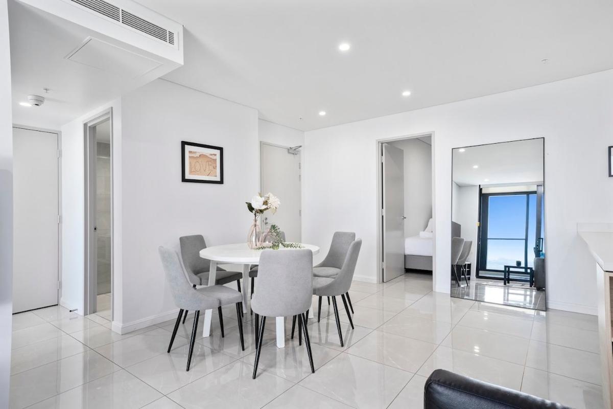 Meriton 3 Bedroom Ocean Views Parking