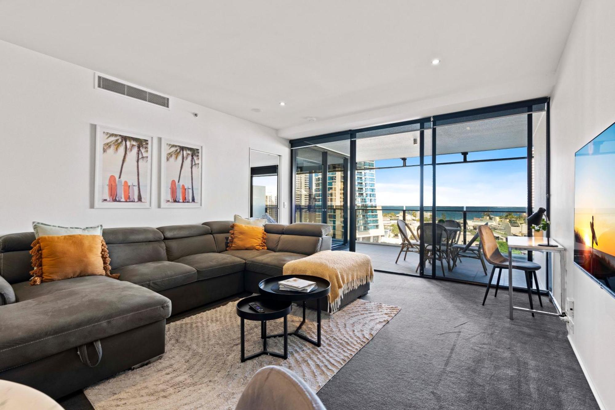 Ocean View With Balcony - Circle On Cavill - Location! - Self Contained & Privately Managed Apartment