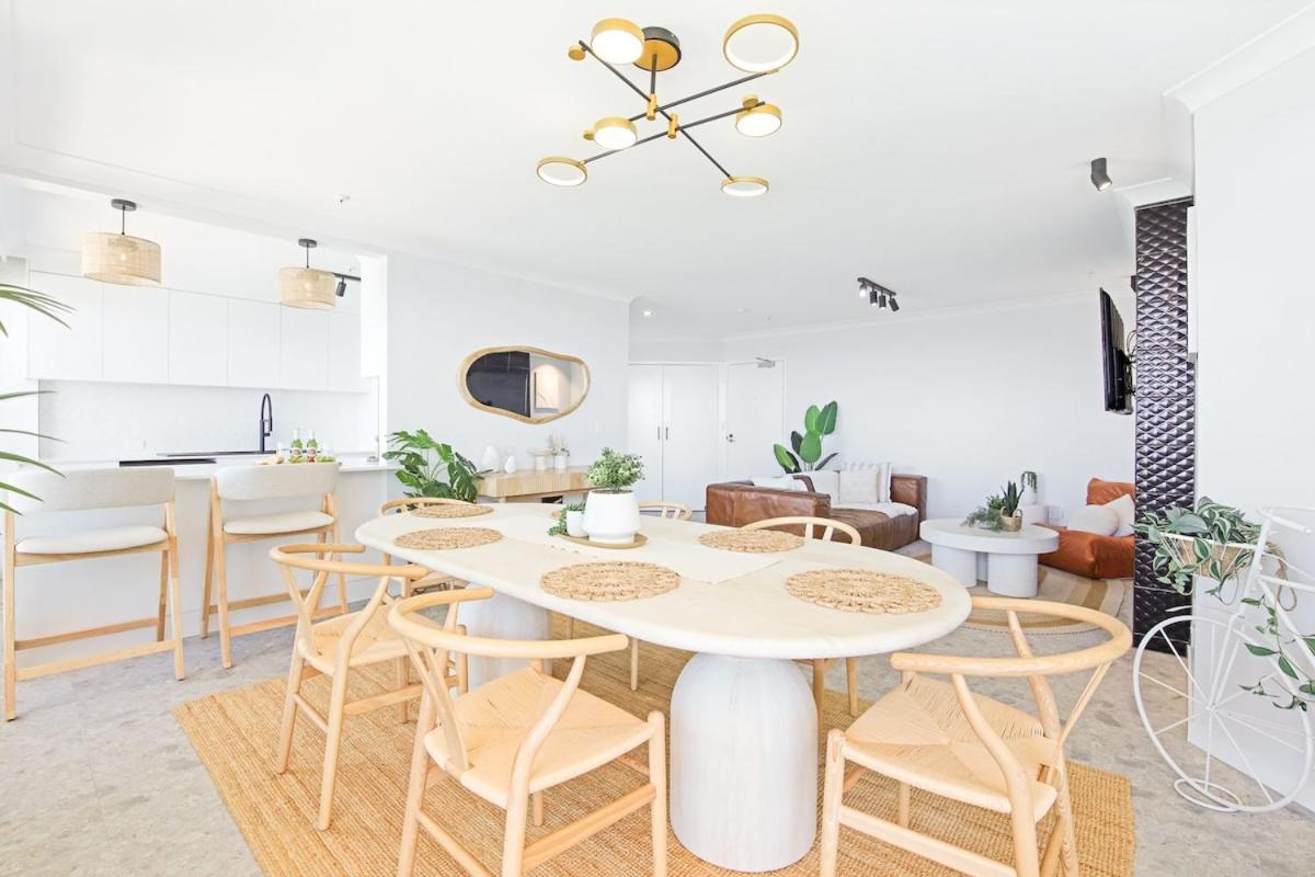 Welcome To Paradise Ocean Views From Every Apartment Gold Coast