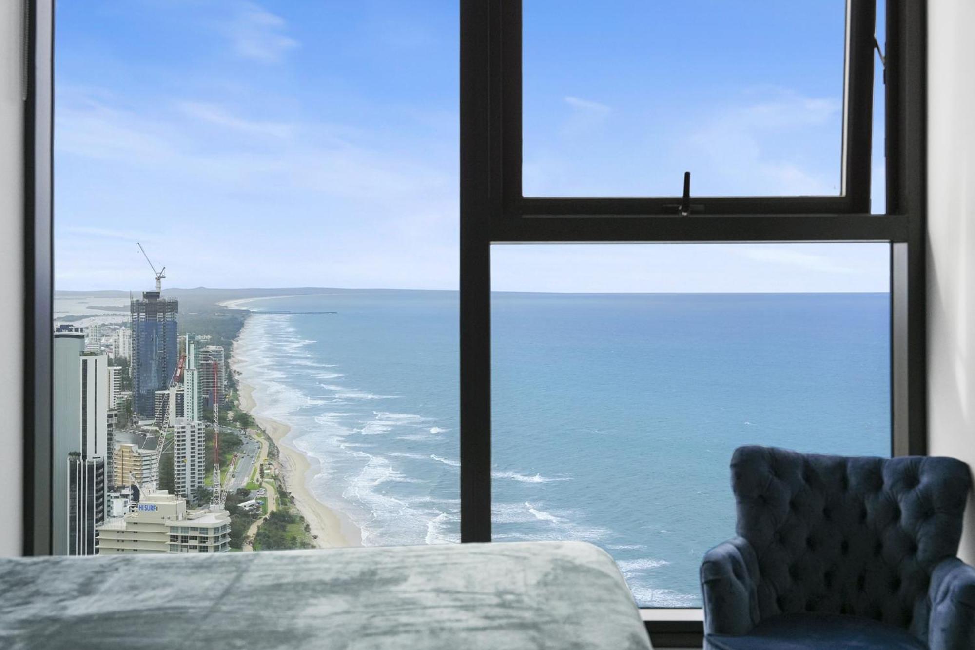 Sky-high Ocean Views * Gold Coast