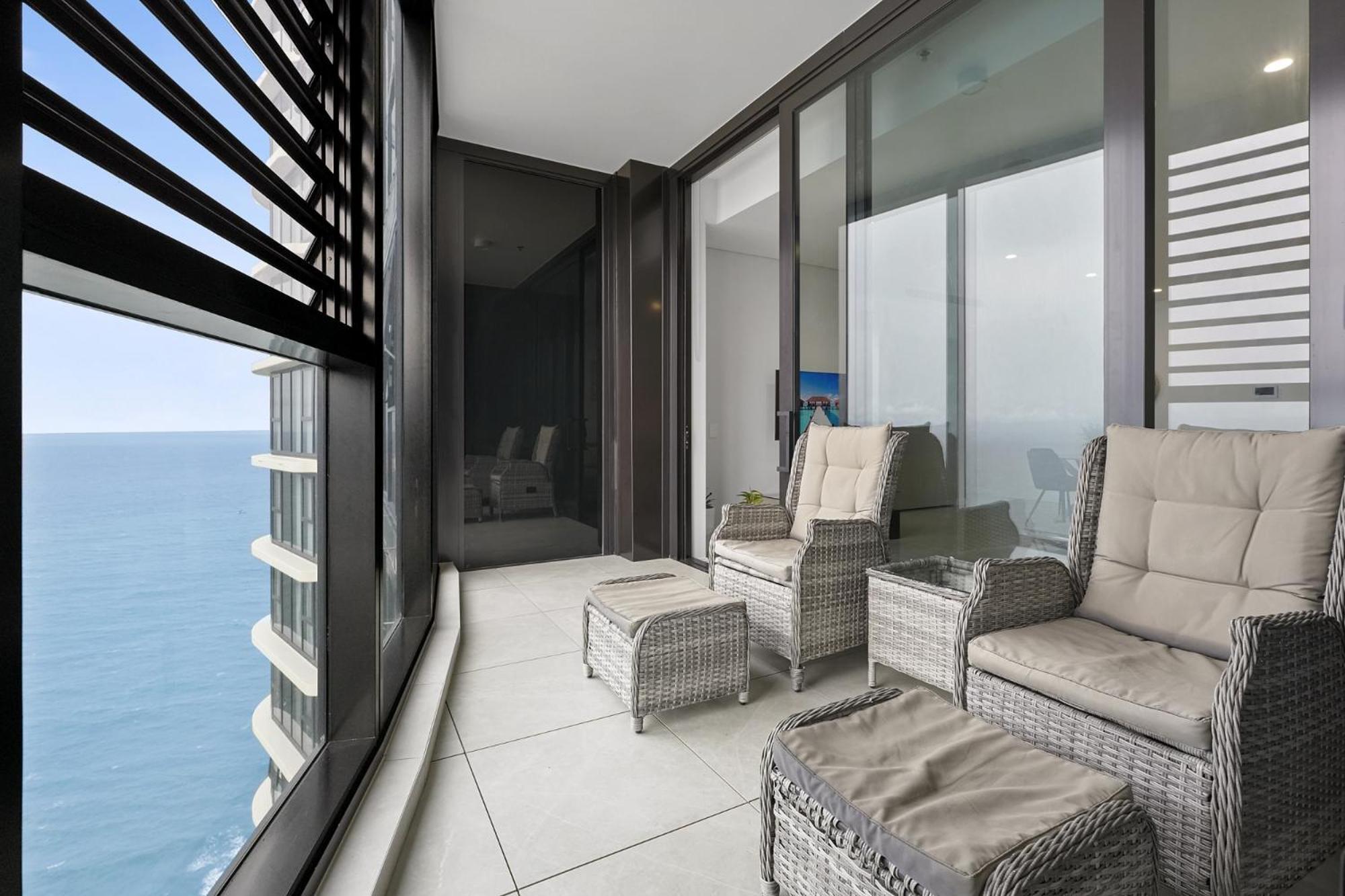Sky-high Ocean Views Apartment