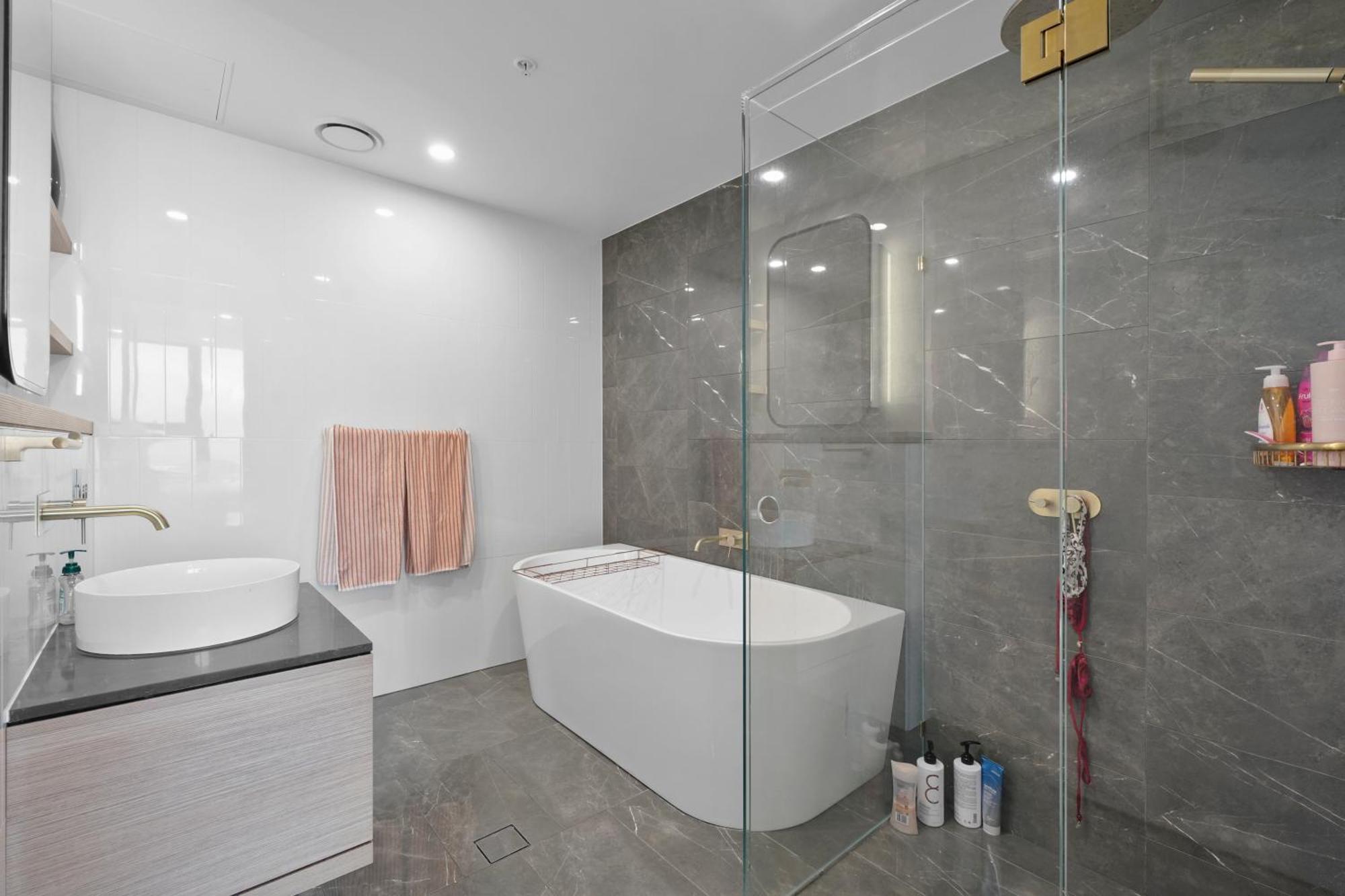 Sky High Penthouse Surfers Paradise 4bdr - Pet Friendly Apartment