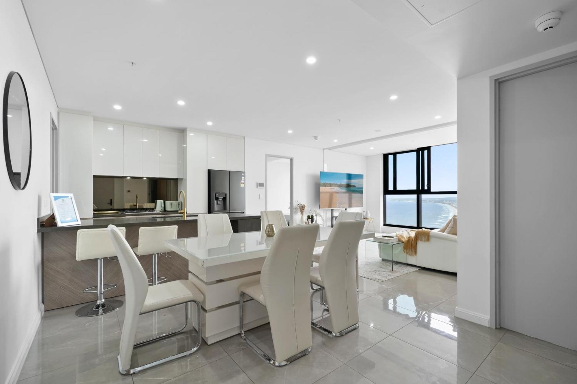 Sky High Penthouse Surfers Paradise 4bdr - Pet Friendly Apartment