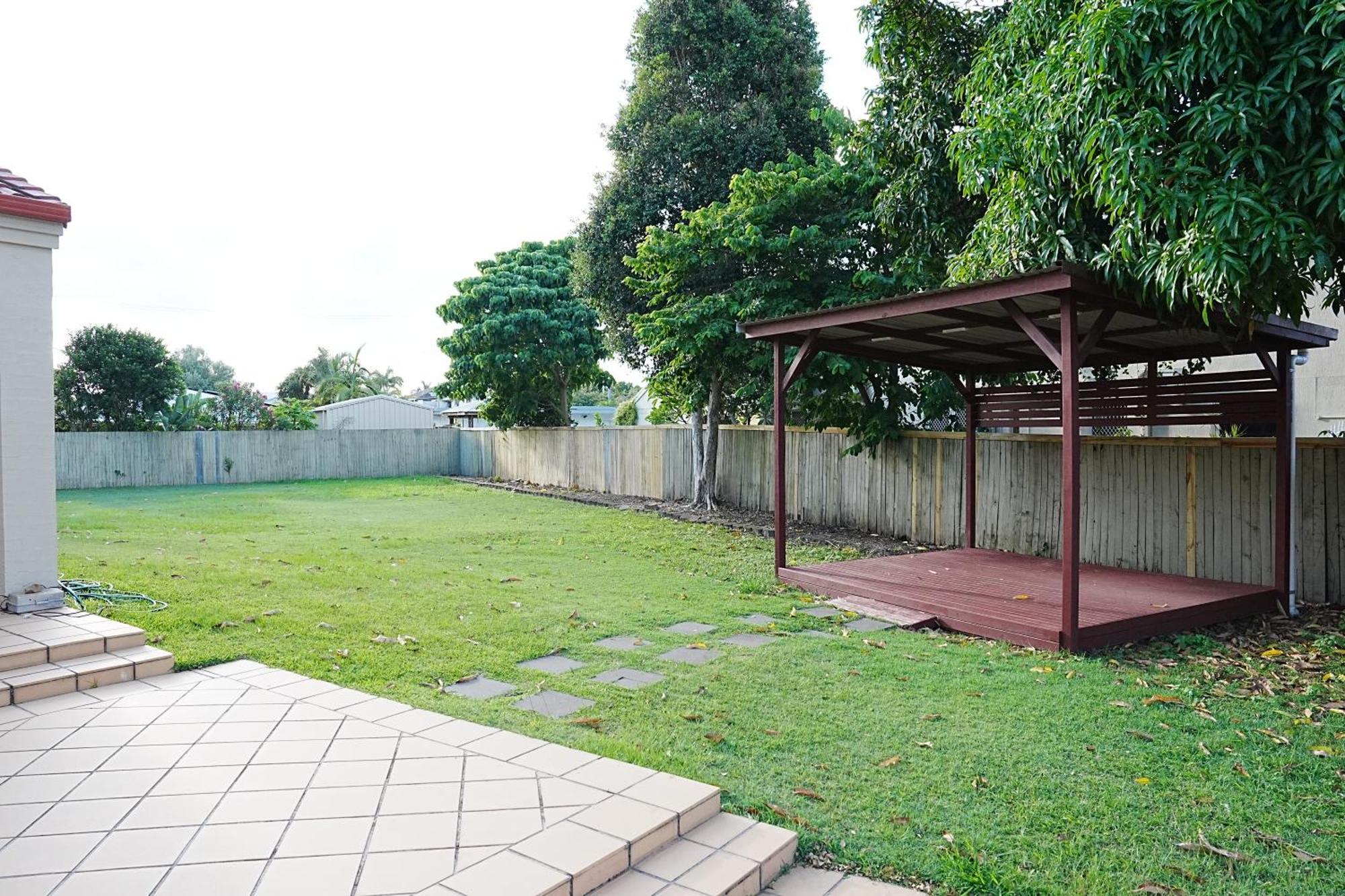 Spacious Waterfront Retreat In Broadbeach Waters *