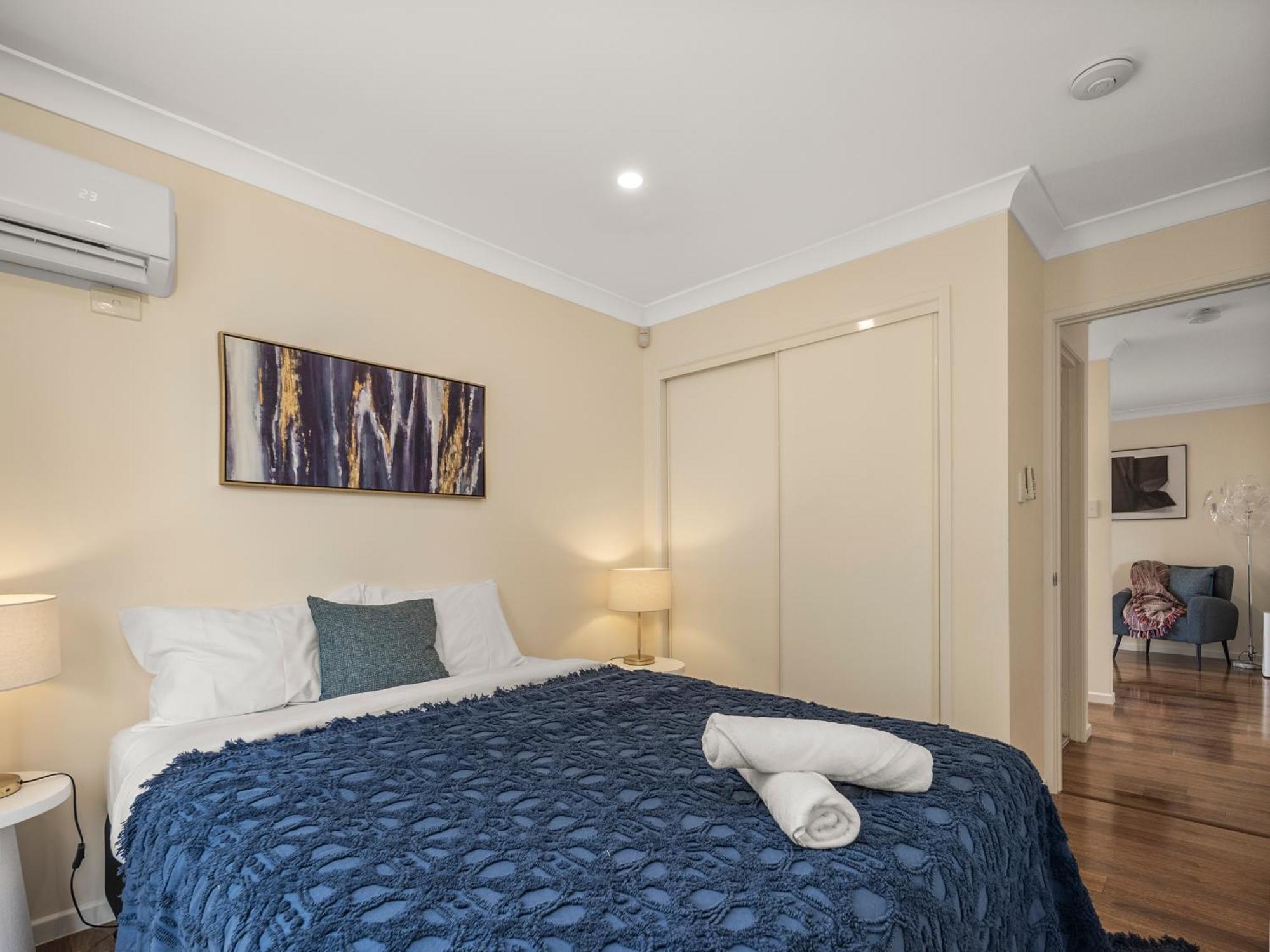 Spacious Waterfront Retreat In Broadbeach Waters *